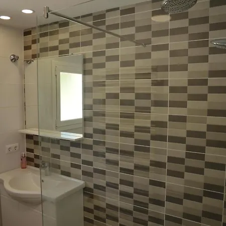 Apartment Soleado Con Piscina Cerca De La Playa Y Del Centro En - Es-323-18